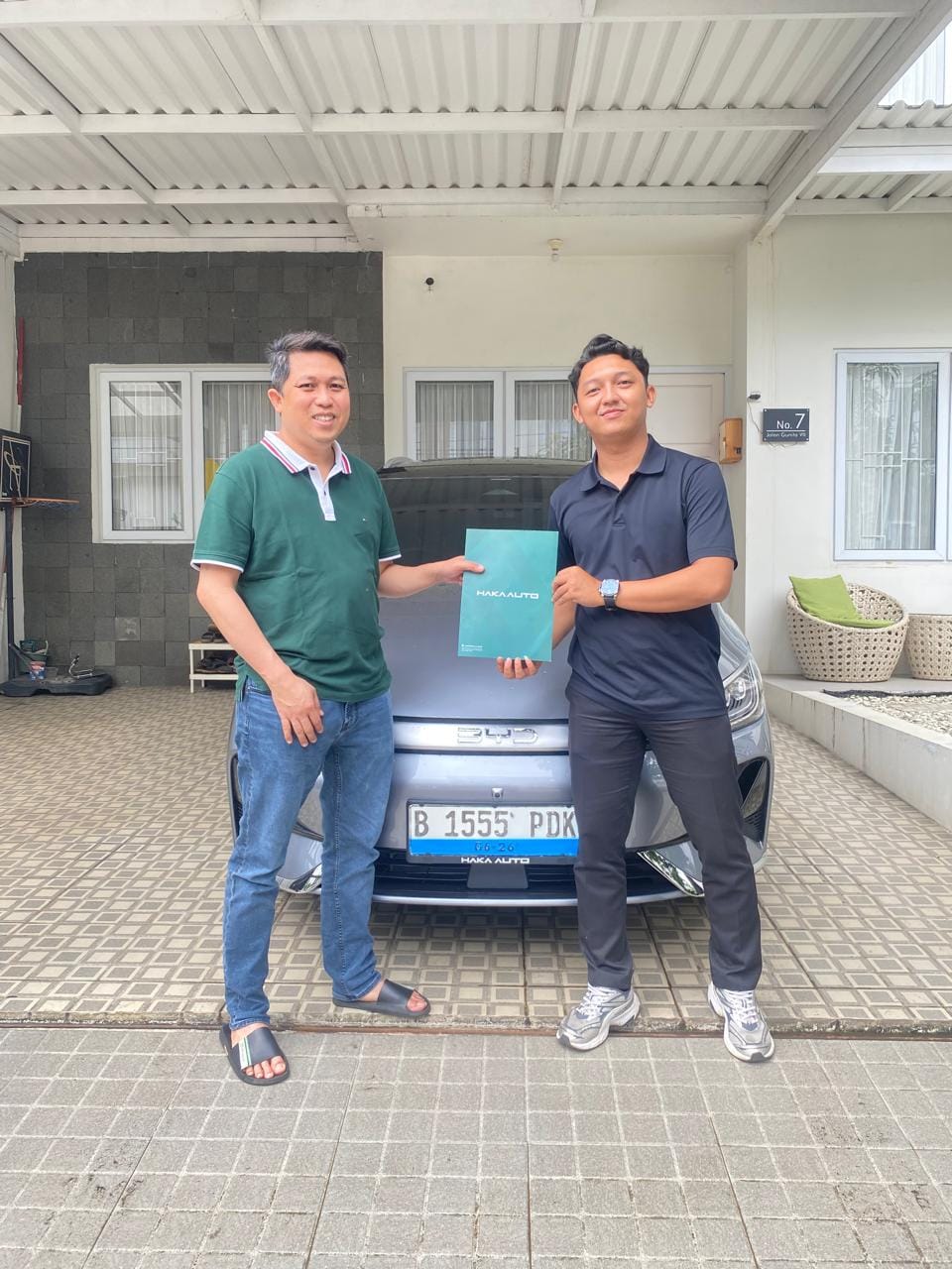 Delivery mobil BYD M6 Cibubur Rama Aditya